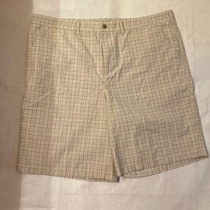 Cleveland Classics shorts size: 42 in good condition color: tan